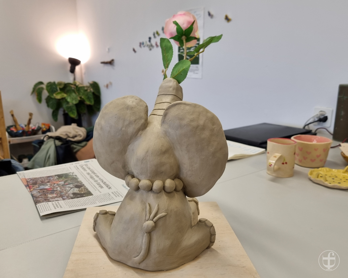 Bijna von hinten mit Rose von Daniela Joss