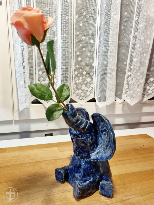 Bijna der Elefant als Tonskulptur von Daniela Joss