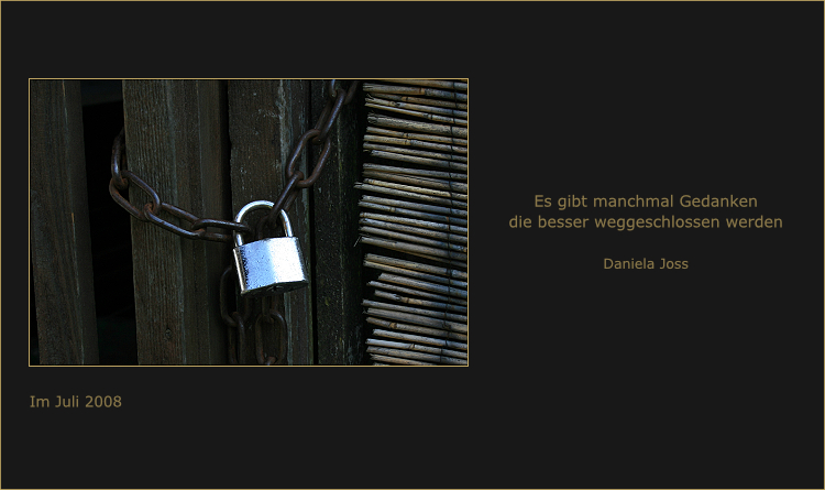 Kette mit Vorhängeschloss.