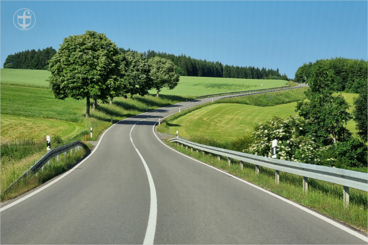 Landstrasse in der freien Natur von Daniela Joss