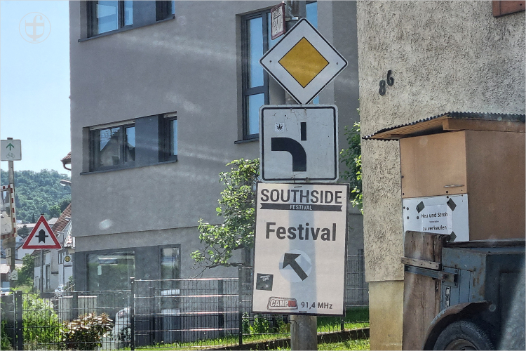 Hinweistafel, Southside Open-Air-Festival von Daniela Joss