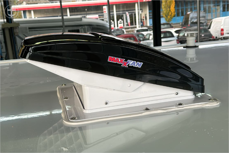 MaxxFan Deckenventilation Abdeckung Aussenansicht von Daniela Joss