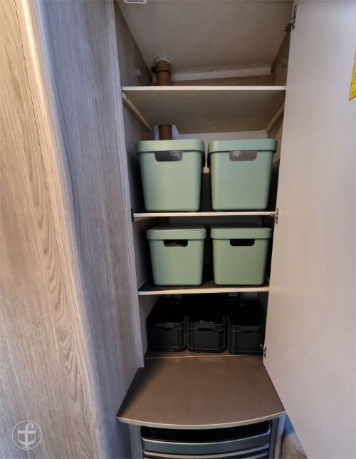 Tablare und Aufbewahrungsboxen von Daniela Joss